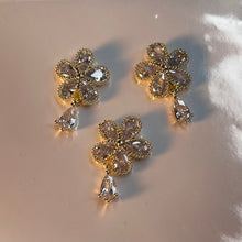 Load image into Gallery viewer, Flower girl - charm